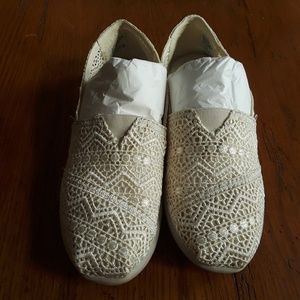 BOBS Memory Foan Lace Slip Ons
